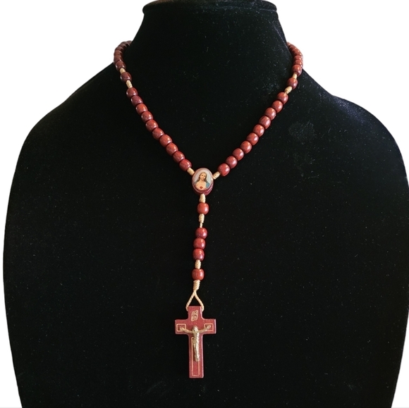 Vintage Cherry Wood Beaded Rosary Virgin Mary Crucifix - Picture 1 of 4